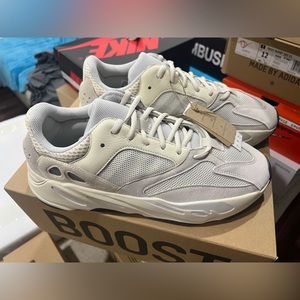 Yeezy 700 v1 Analog 2023